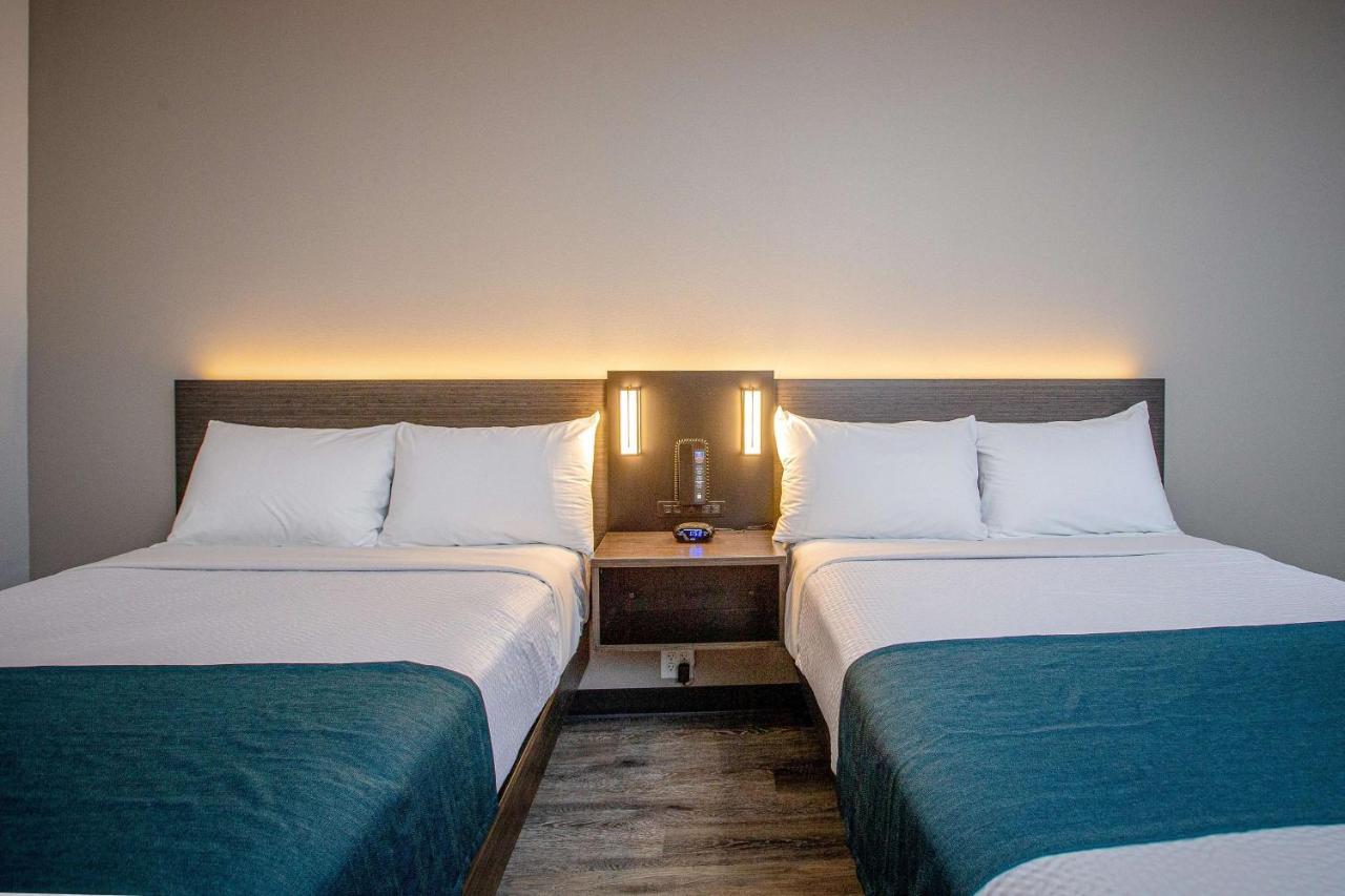 Hotel 6 - East 2*